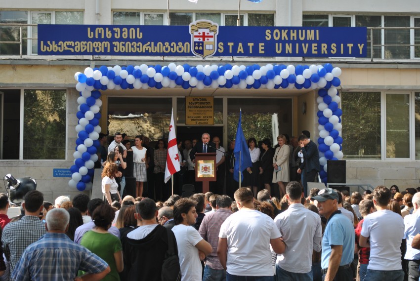 17 სექტემბერს,  სოხუმის სახელმწიფო უნივერსიტეტში ახალი სასწავლო წელი დაიწყო. პირველკურსელებს აკადემიურმა  და ადმინისტრაციულმა პერსონალმა და მაღალი კურსის სტუდენტებმა  ტრადიციულად,   საზეიმო დახვედრა მოუწყეს